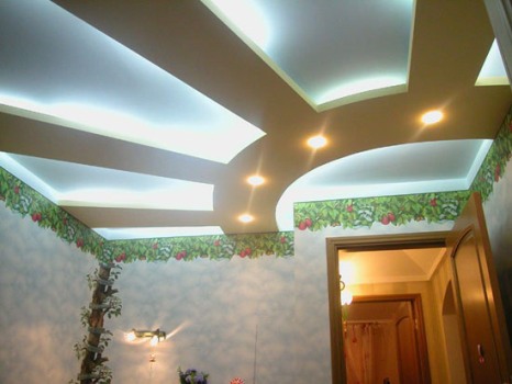 Трех-уровневый потолок с подсветкой в карманах. фото смотреть