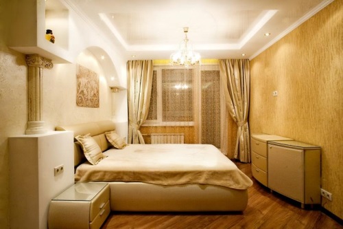 Дизайн спальни с светлыми и бежевыми обоями фото смотреть