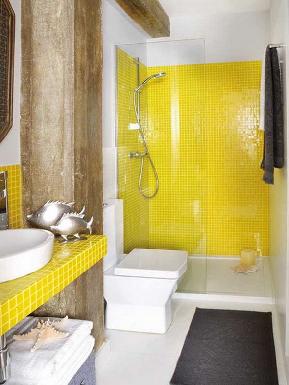 Жёлтая плитка-мозаика в туалете. фото смотреть