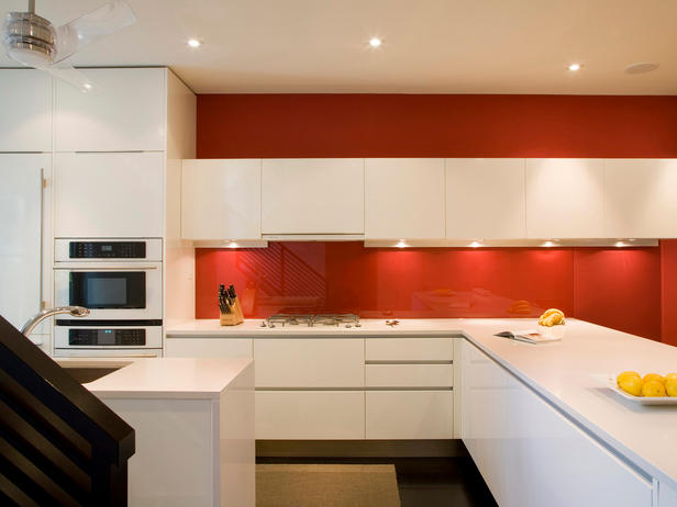 Современная красно-белая кухня. фото смотреть