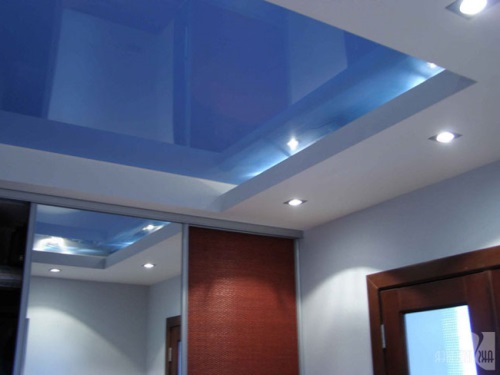 Комбинированый потолок из гипсокартона и натяжного потолка с подсветкой. фото смотреть