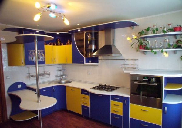 Синий с жёлтым кухонный гарнитур. фото смотреть