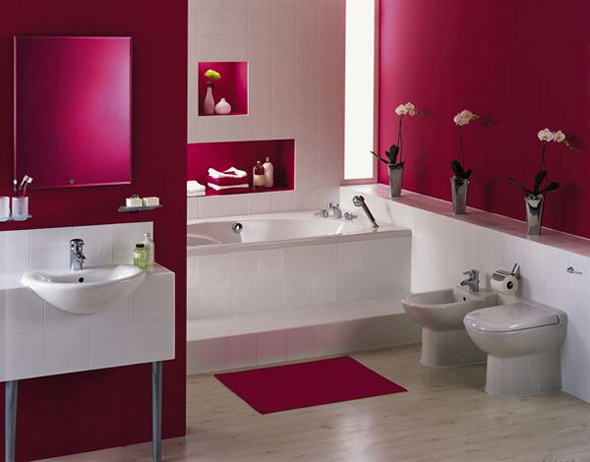 Ванная с красными стенами и белой плиткой. фото смотреть