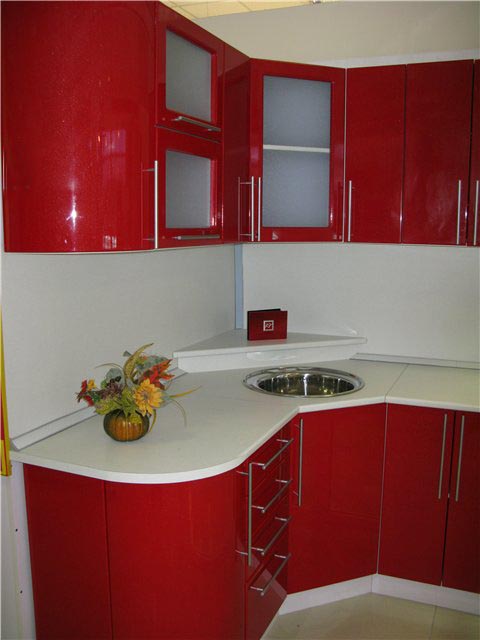 Красный кухонный гарнитур. фото смотреть