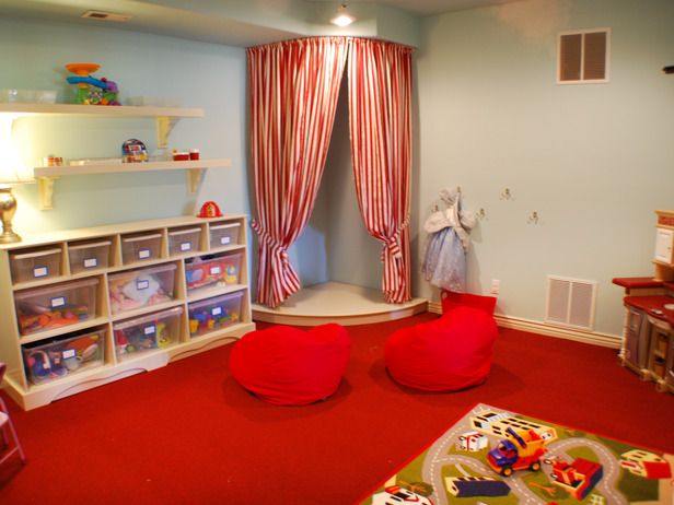 Детская комната с красными полами. фото смотреть